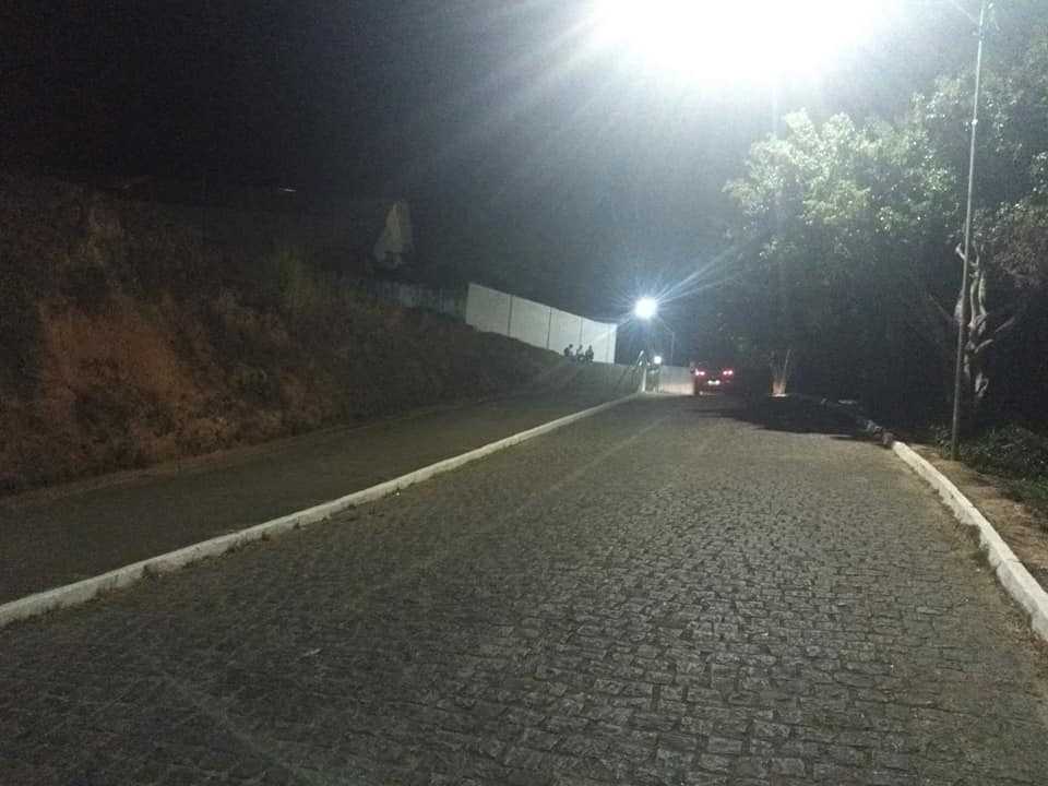 Ladeira do Colégio Municipal recebe mais iluminação para reforçar segurança dos estudantes
